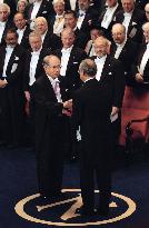 (1)Ryoji Noyori awarded Nobel chemistry prize